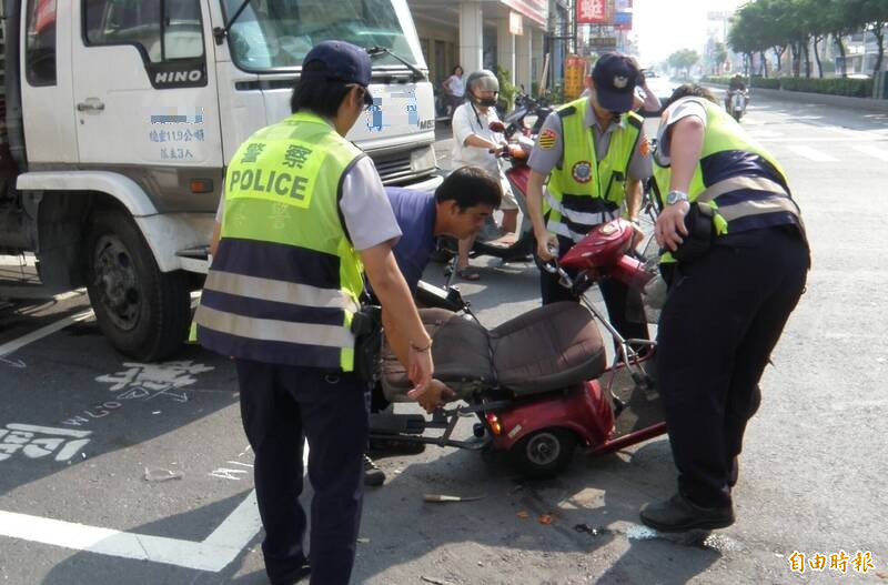 撞死違規騎電輔車老翁 小貨車司機判刑8個月