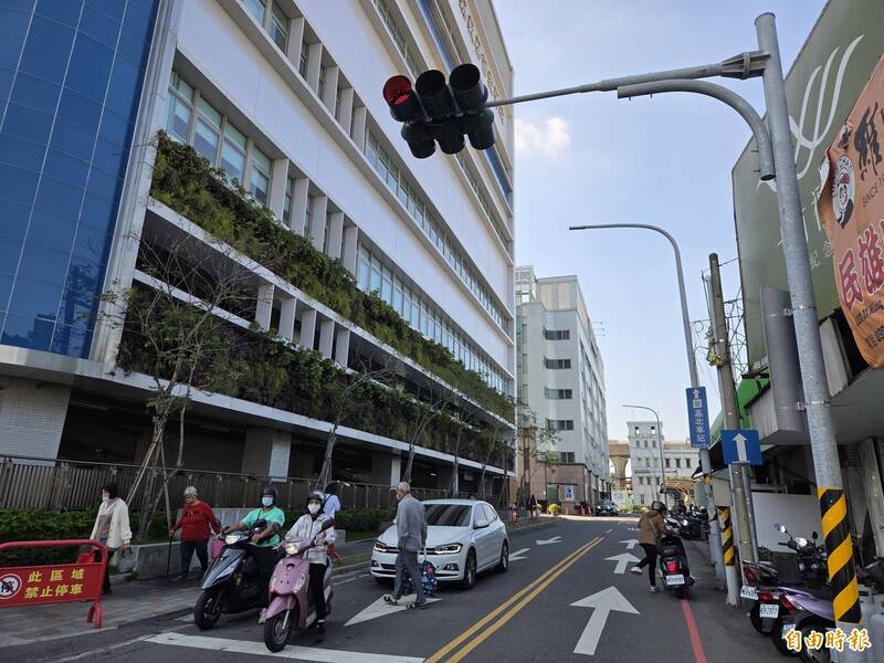 嘉義市鐵路高架保健街拓寬要拆屋 市民要求原地原屋保留