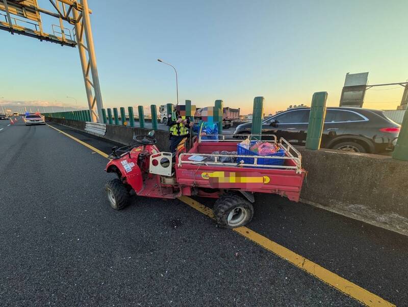 宜蘭「農用法拉利」逆向上國5 倒楣白車遭追撞