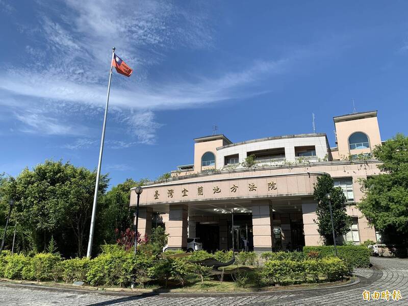 宜蘭惡警硬上女同事強拍裸照 賠150萬和解判刑5年