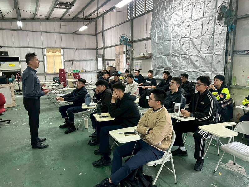 新店分局今年迎來39名新血。（記者鄭景議翻攝）