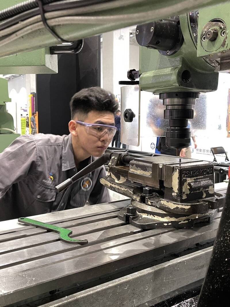 玩樂高累積對機械實作興趣 黃信詒走技職奪金牌、賺一桶金