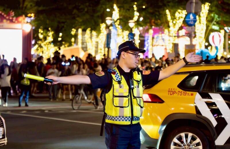 新北歡樂耶誕城12/13、12/14演唱會 市民廣場周邊將交管