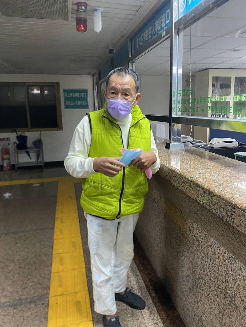 將誠王姓員工4萬元交保，王男交保後步出基隆地檢署。（記者林嘉東攝）