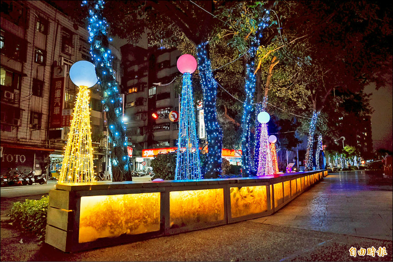 鴨母港溝、中港大排 燈海繽紛