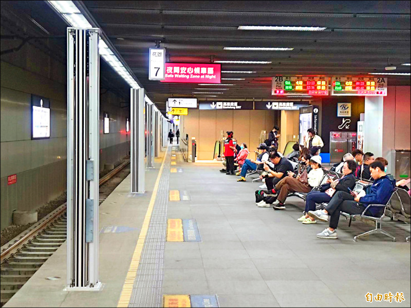 高雄車站2B月台門 明年3月啟用