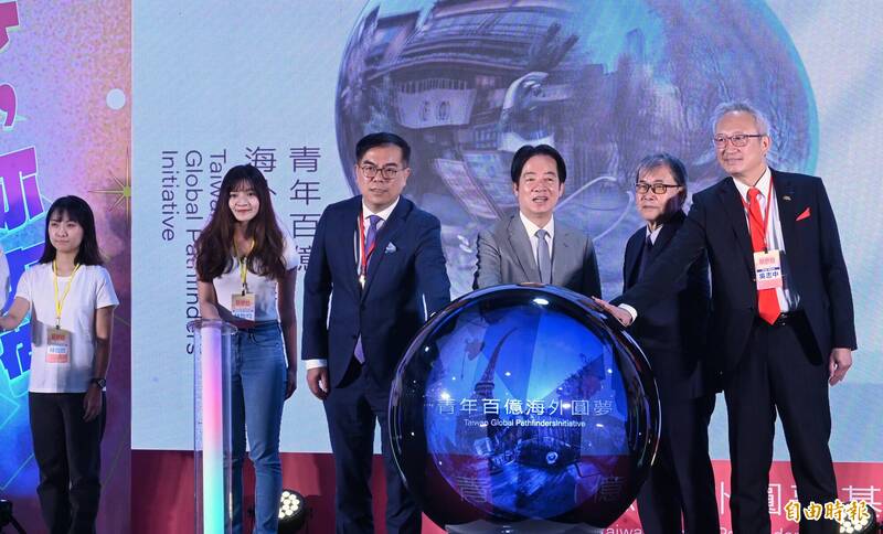 助弱勢偏鄉青年走向世界 鄭英耀:百億圓夢新計畫保留逾300名額