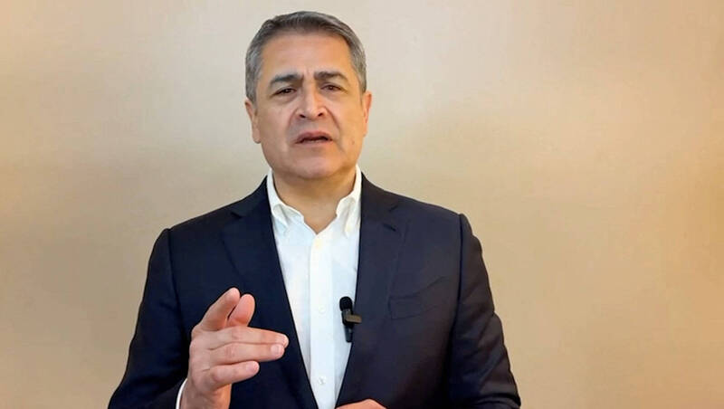 剛獲特赦就開砲!宏國前總統大讚川普 控拜登政府「設局」害他坐牢