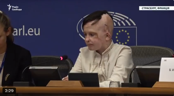 烏克蘭男孩歐洲議會親述遭轟炸「與母永別」 口譯員淚崩