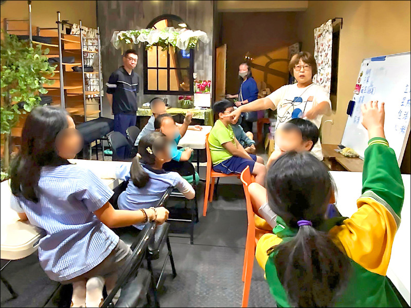 災童雙重空窗 陪伴老師補位