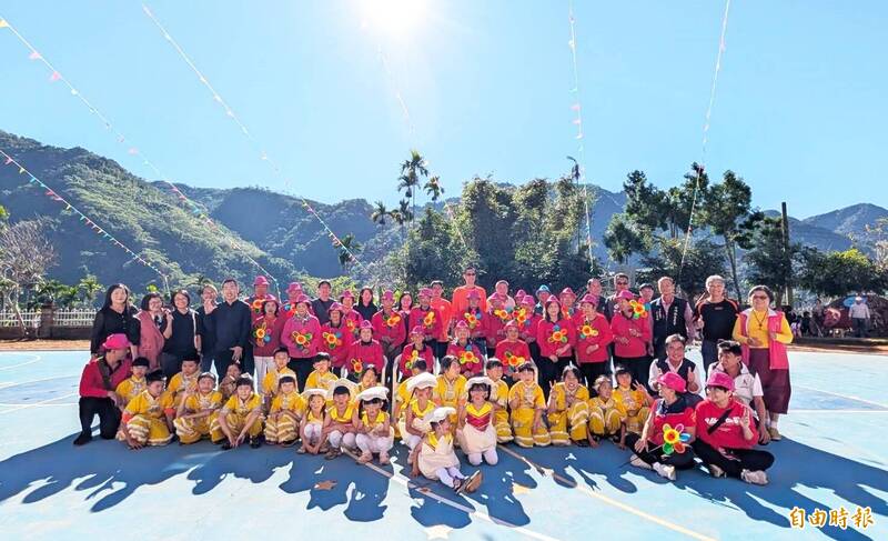 嘉義縣偏鄉光華國小校慶 社區千歲團四代同堂共演