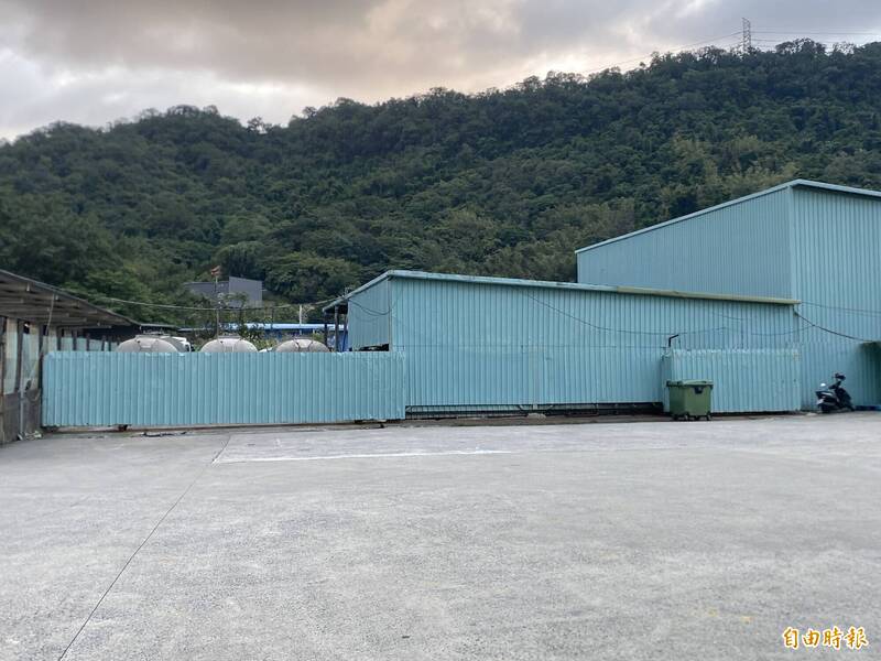 基隆地检署10日搜索将诚公司、游姓负责人、何姓员工等5处地点，拘提游男与何姓员工等7人，11日复讯至深夜11点半，认定将诚偷排废油污水犯罪嫌疑重大，游男等7人涉犯废弃物清理法、公共危险等罪。（记者林嘉东摄）