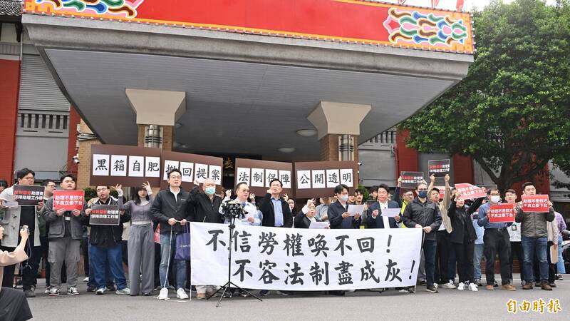 反對助理費除罪化》張啓楷搶佔陳抗C位 助理齊轟:不要兩面手法收割