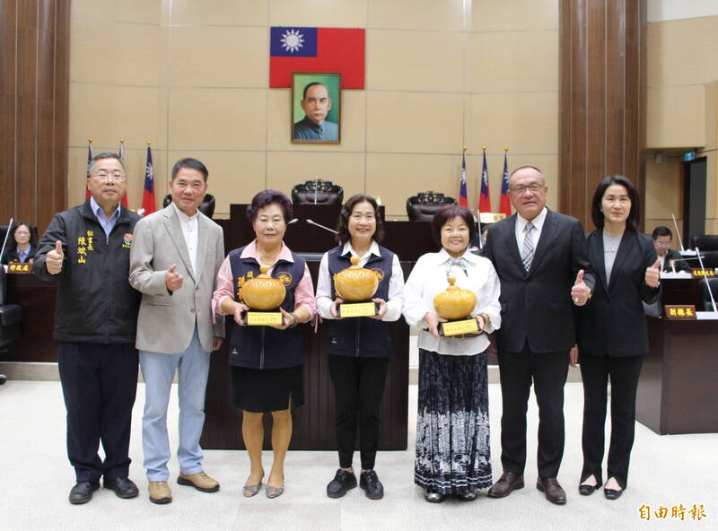 苗縣3女議員擔任民代逾30年 獲內政部資深民選人員表揚