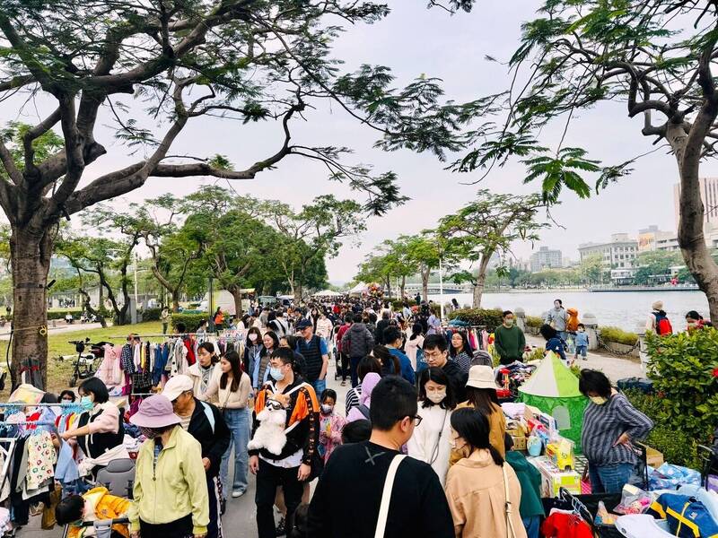 小小店長回來了! 小樹市集連兩年插旗高雄愛河