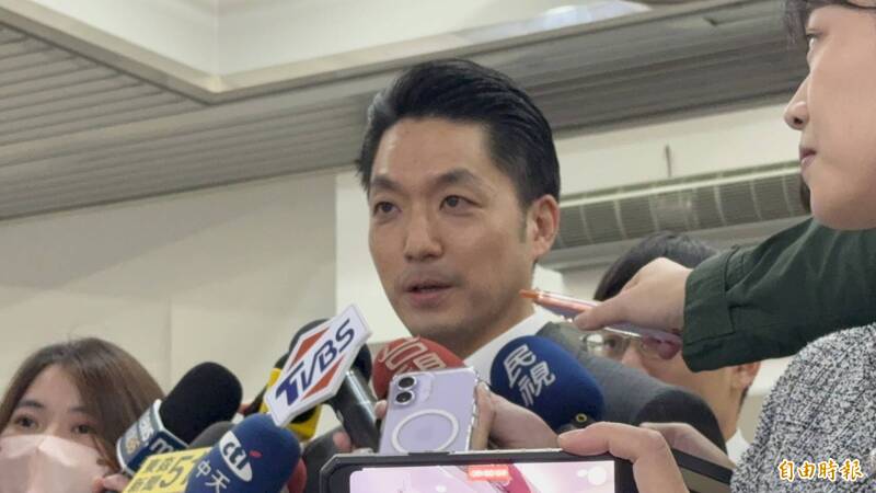 蔣萬安反嗆，「龜孫子」3字留給議員用就好。（記者甘孟霖攝）