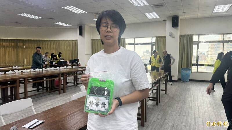 全國冬季東方美人茶評鑑 曾郁芳3連霸特等獎