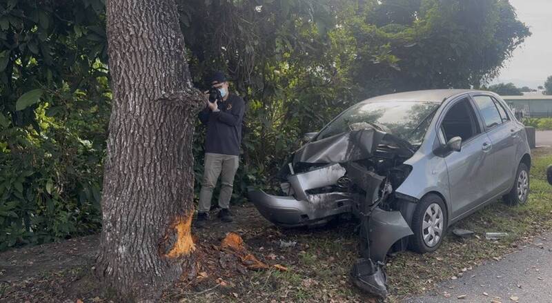 花蓮台9線2長者無照上路撞樹、撞車 送醫急救不治