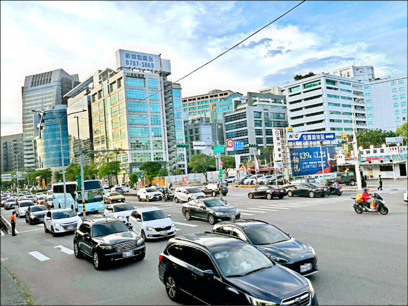 週五下雨大塞車！北市11路段動彈不得 最快這時間紓解