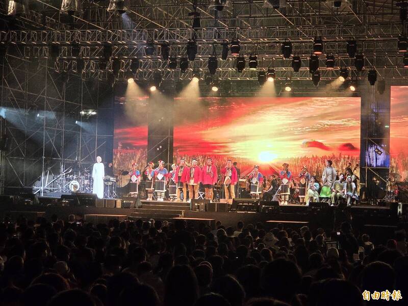 嘉義市城市博覽會今開幕，嘉義大舞台演出開幕大秀。（記者王善嬿攝）