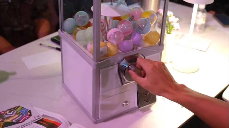 1杯咖啡或1次陪伴…創意塞入扭蛋機交換服務 台東文化人另類交流