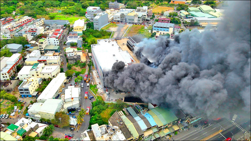 明知鋪滿易燃PS板 管理階層放任動火