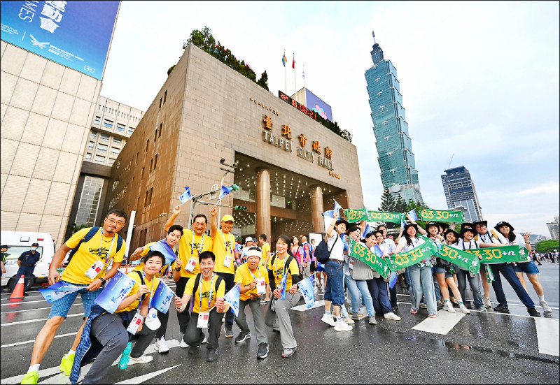 台北市今年首辦雙北世界壯年運動會，賽事舉辦過程卻狀況百出。圖為開幕儀式前的運動員大遊行。（資料照）