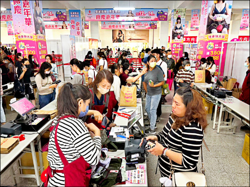 購物、看氣偶 彰化社頭織襪芭樂節登場