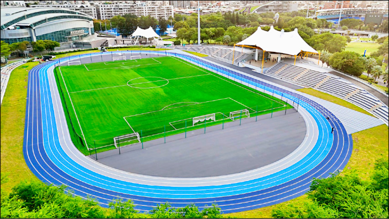 新北新莊田徑場整修 跑道分三色