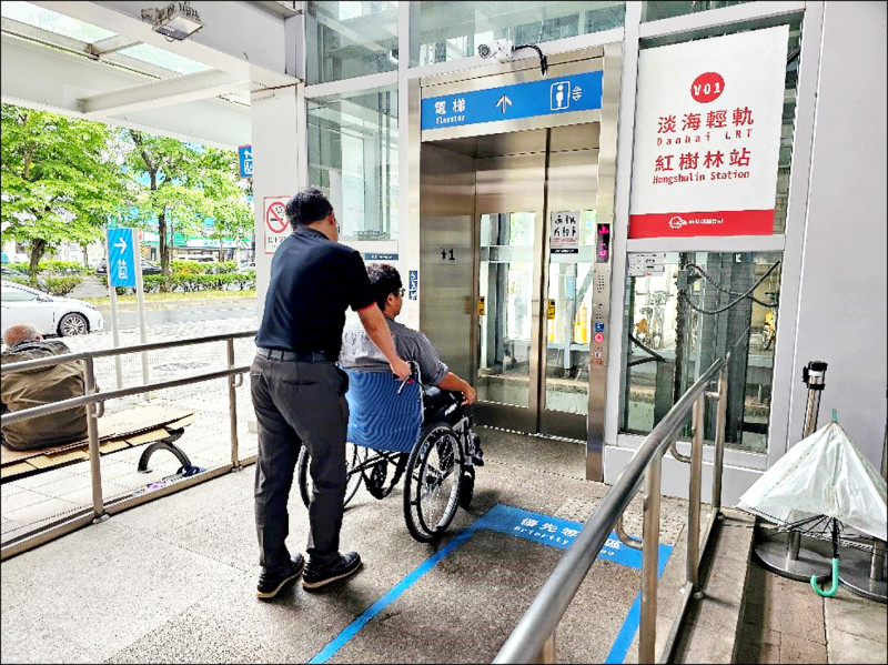 新北輕軌高架車站 AI自動派電梯