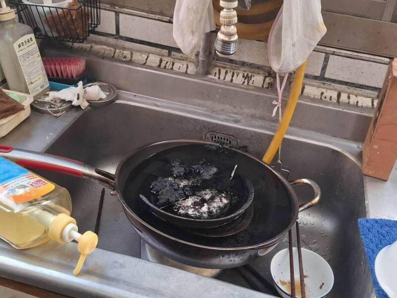 忘記煮湯竟回房睡覺！ 鍋燒乾冒濃煙險釀災