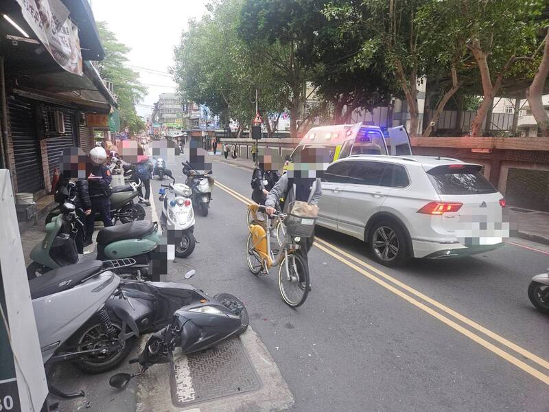 现场为一线道，轿车只能逆向。（记者徐圣伦翻摄）