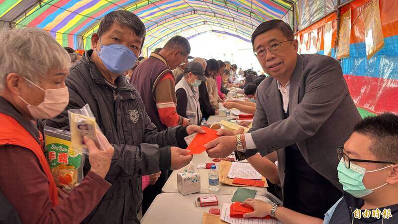 發804萬冬令慰問2383人 南紡總裁侯博明第15年送暖