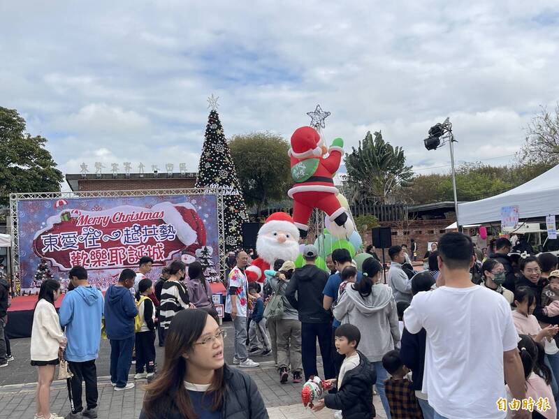 東勢歡樂耶誕城賞燈+「賞雪」 豐原廟東生活節週六日嗨玩