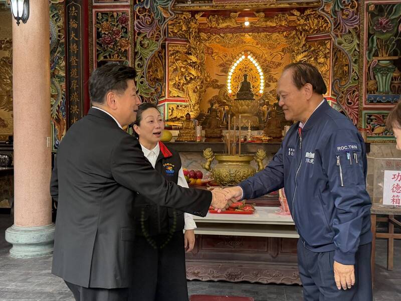 季連成回光復災區巧遇傅崐萁夫婦 大方握手:中央地方應該是一體的