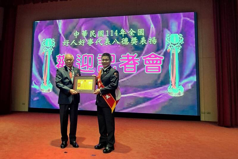 消防小隊長陳彥志長期關懷弱勢 協助安全檢查 獲好人好事「八德獎」