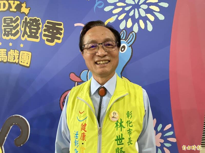 不是噱頭!林世賢明找台灣自製第1部「人形機器人」站台造勢