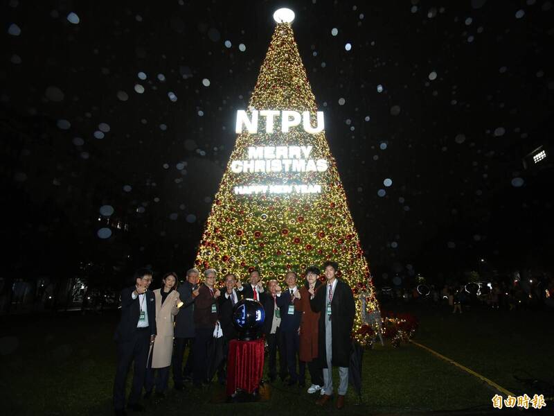 最美耶誕樹登場!台北大學點亮「北大耶誕城」