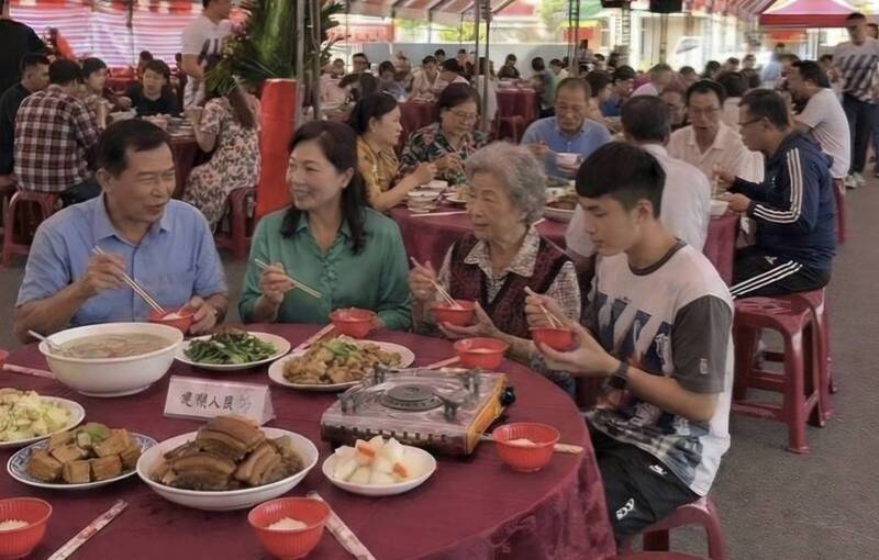 南投草屯米食文化活動 千人共享割稻飯慶豐收