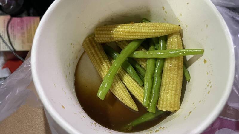 銅板價?5根玉米筍+幾條四季豆 他公布價格嚇傻網友