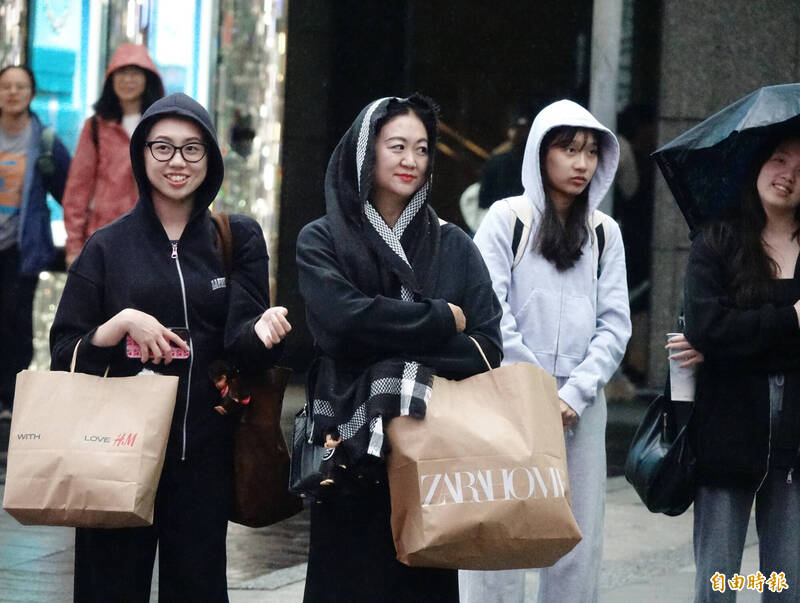 入冬首波大陸冷氣團逐漸南下!週日轉晴溫度偏冷注意保暖