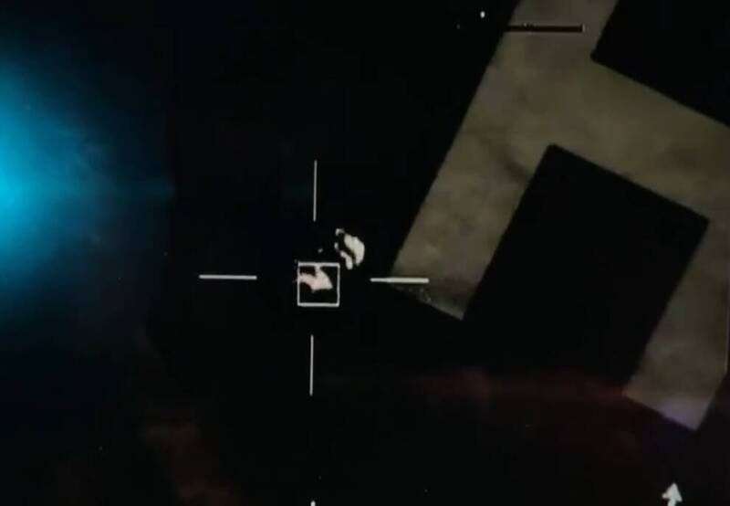 内政部空中勤务总队昨晚接获位于花莲县东北方约50海浬（92.6公里 ）处，有一艘观光邮轮上的台湾籍旅客，疑似在浴室跌到后失去意识，申请直升机救援。（空勤花莲驻地提供）