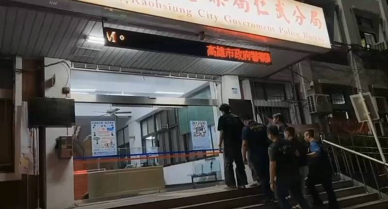 警方将3嫌带回侦讯。（民众提供）