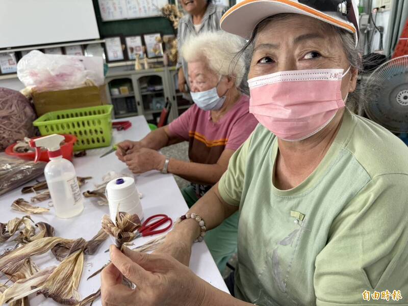 素人轉身工藝達人! 張婉玉帶社區長輩加入 讓農廢轉化新生