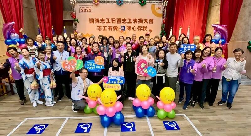 基市社會處表揚志工 61位分別獲頒金獎、銀獎、銅獎