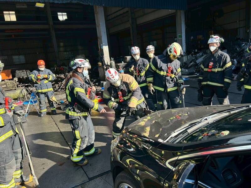 強化車禍救援能力! 桃園平鎮分隊精進車體結構知識