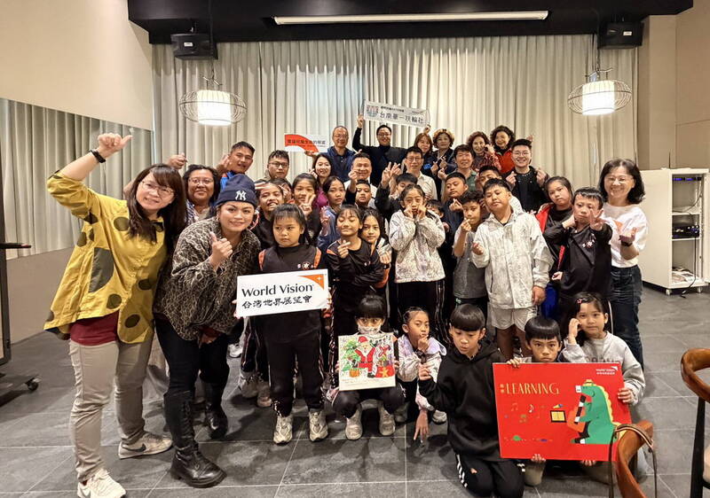 聖誕心願禮物募集 世界展望會攜手新光三越陪伴孩子過節