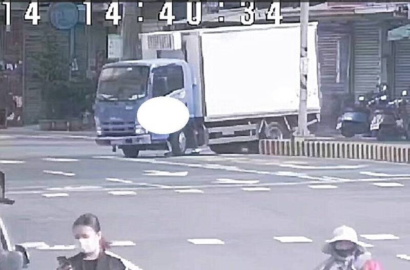 又來了!彰化市彰南路庇護島半年第12撞 「撞」況惹人憐!