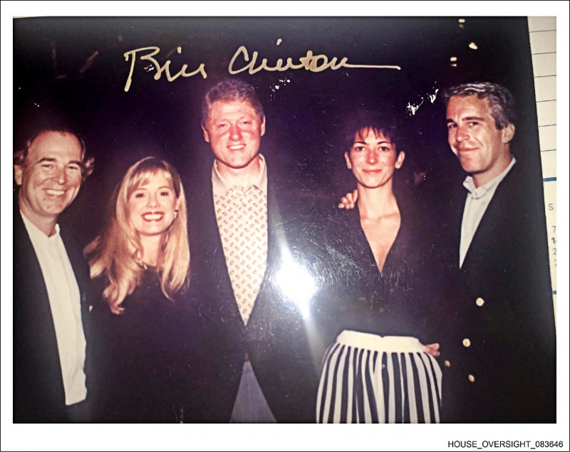 艾普斯坦案新曝光照 名人同框多女 包含川普