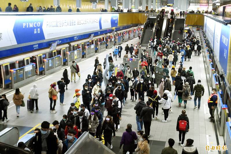 年末限定?北捷推出「1貼心服務」 全網笑翻:尾牙噴射祭要開始了